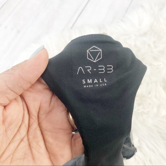 AR-33 Exhale Sports Bra in Black Light support Size Small - Picture 3 of 5